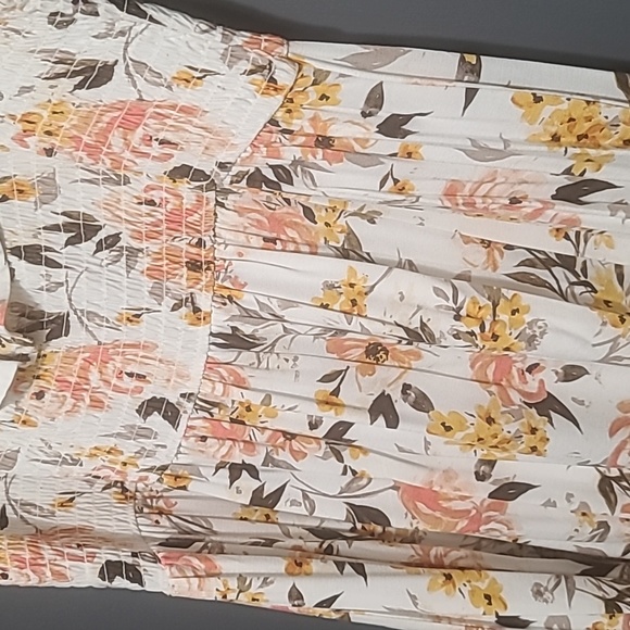 Torrid Floral off-the-shoulder tank. - Picture 2 of 3